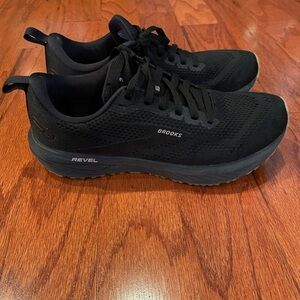 Brooks Women’s Black Revel 6 Athletic Shoes